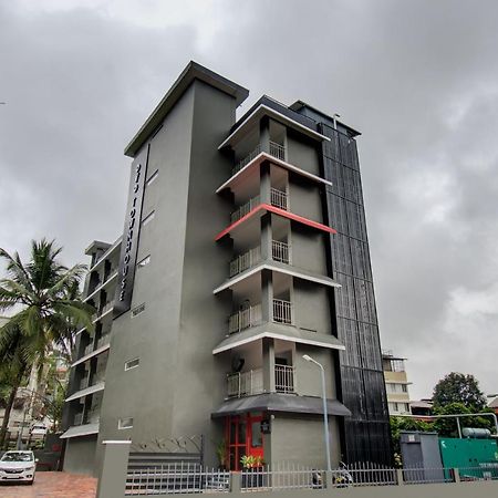 Oyo Townhouse 061 Gcda Kakkanad Signal Hotel Kochi Exterior foto